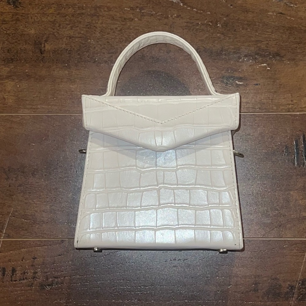 Stylish Cream Crocodile-Embossed Mini Bag